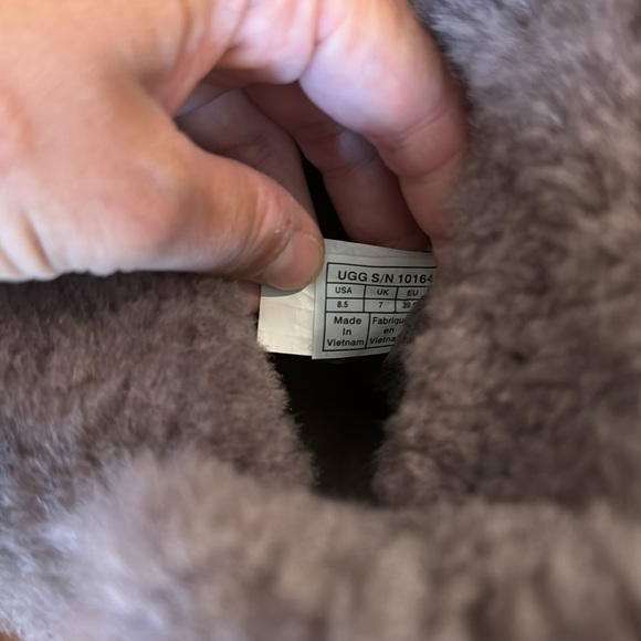 UGG Classic Cuff Short - Picture 4 of 5